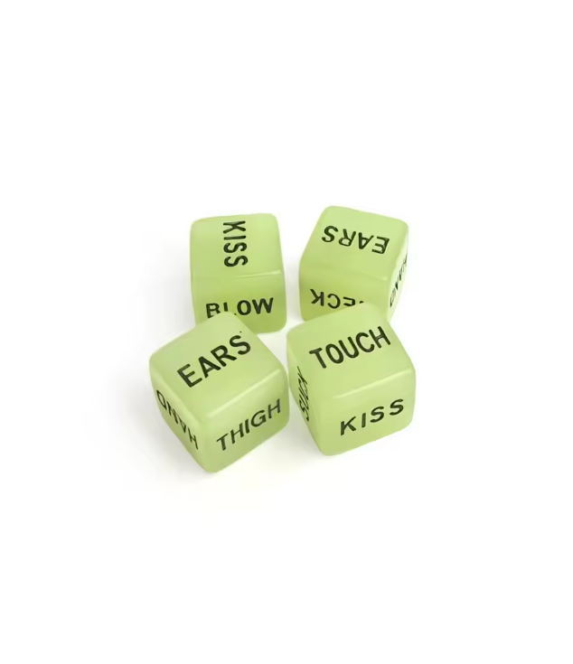 Jeu romantique moderne pour couples avec dés interactifs et activités ludiques pour soirées à deux.